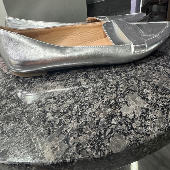 a.n.a Women's Silver Pointed Toe Loafer Flats Size 11M Metallic Dress Shoes - Picture 3 of 7